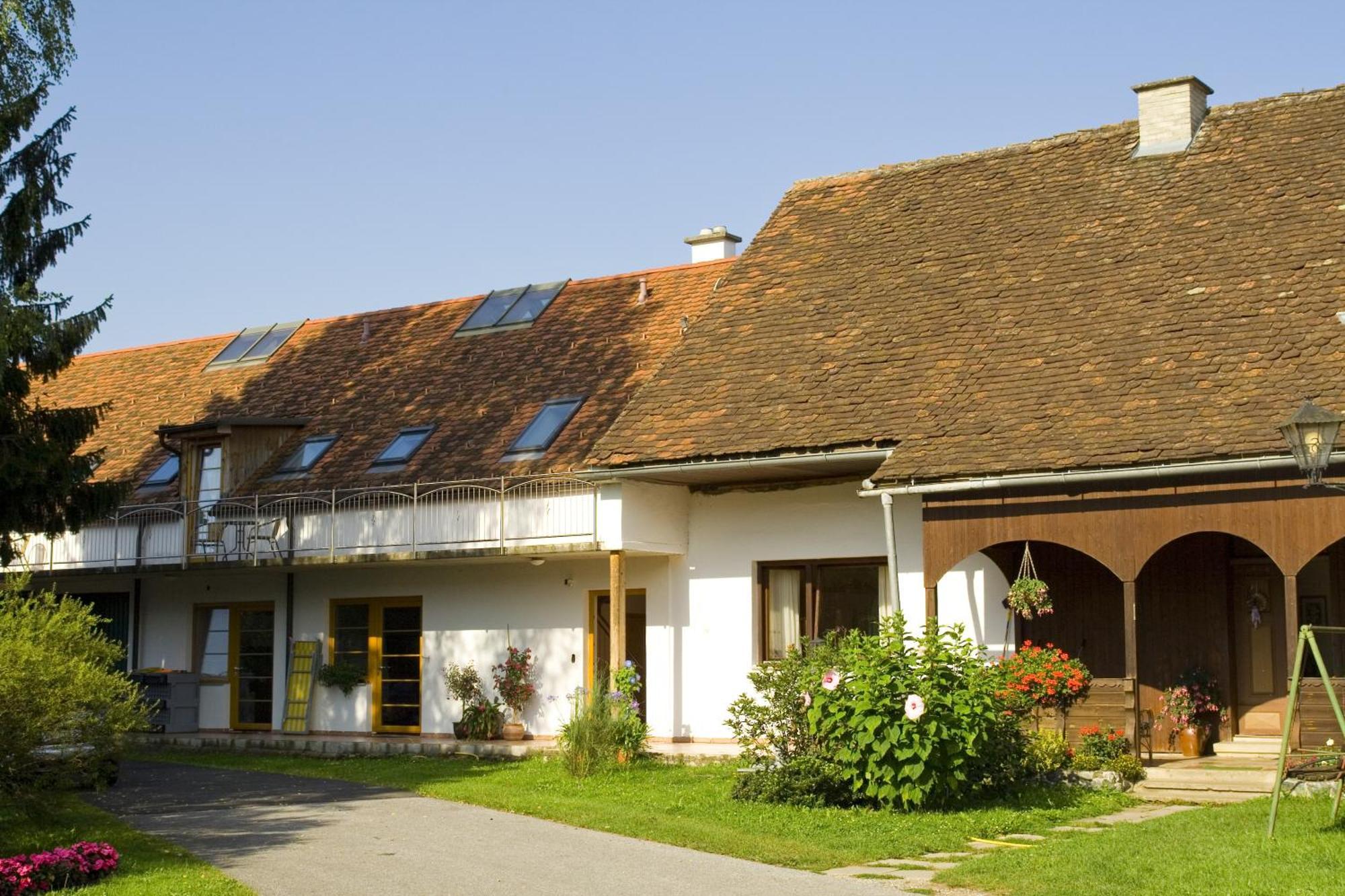 Fruehstueckspension Kleinschuster Burgau Exterior photo